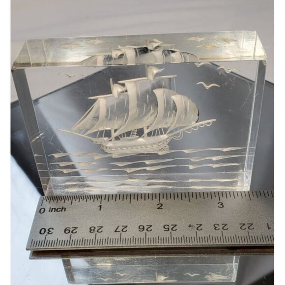 Vintage Reverse Carved Lucite Sailing Ship Boat Etching Paperweight Acrylic - Picture 7 of 8